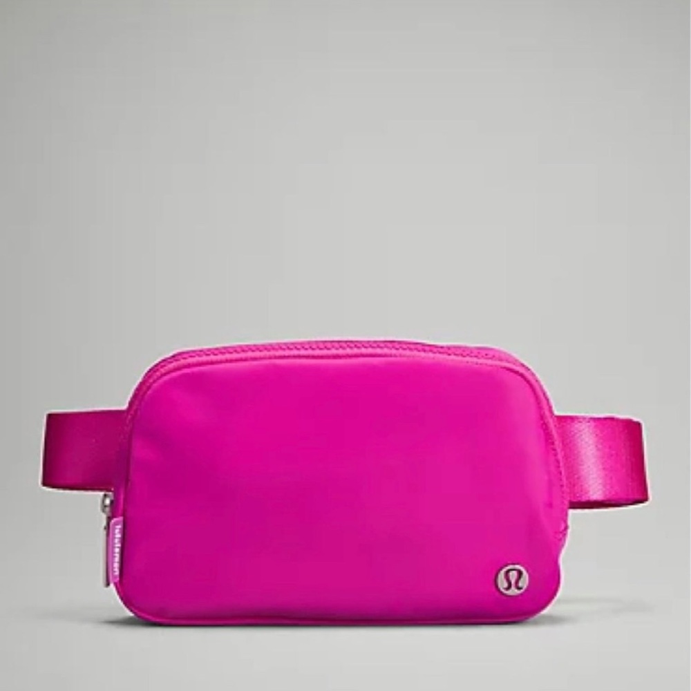 NWT Lululemon Everywhere Belt Bag - Sonic Pink